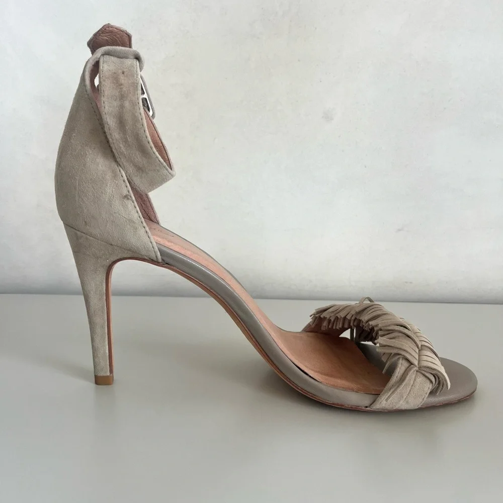 Like new Joie ‘pippi’ fringe heels ✨ - Picture 4 of 6